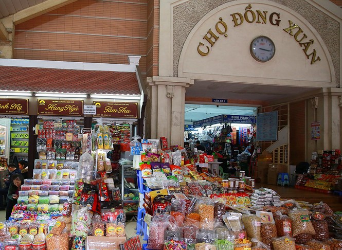 Khách đìu hiu, tiểu thương đeo khẩu trang ngủ gục thời dịch Covid -19 - ảnh 5