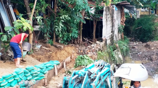 Tường bao bảo vệ nhà dân sập nát do đào mương thuộc dự án ‘nghìn tỷ’ tại TP Huế - ảnh 2