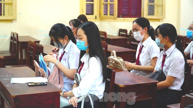 Hơn 12.000 thí sinh TT-Huế tập trung làm thủ tục thi THPT 2020 - ảnh 18