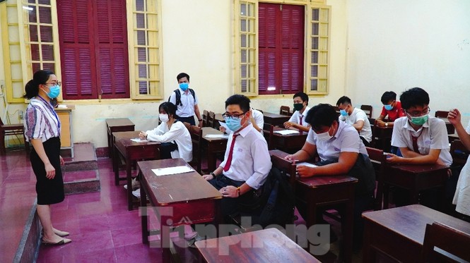 Hơn 12.000 thí sinh TT-Huế tập trung làm thủ tục thi THPT 2020 - ảnh 7