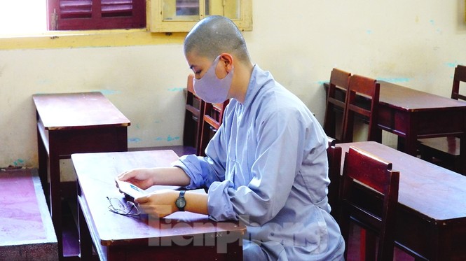 Hơn 12.000 thí sinh TT-Huế tập trung làm thủ tục thi THPT 2020 - ảnh 15