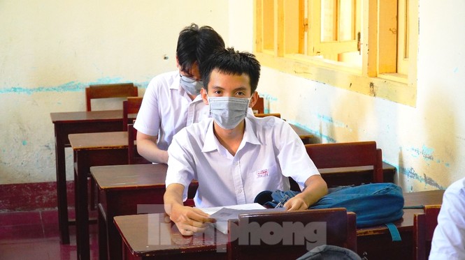 Hơn 12.000 thí sinh TT-Huế tập trung làm thủ tục thi THPT 2020 - ảnh 13
