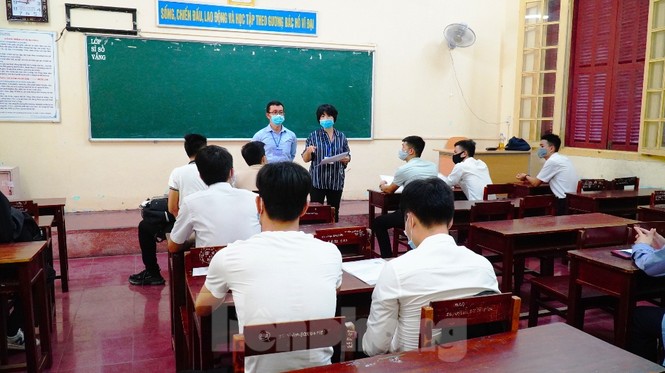 Hơn 12.000 thí sinh TT-Huế tập trung làm thủ tục thi THPT 2020 - ảnh 8