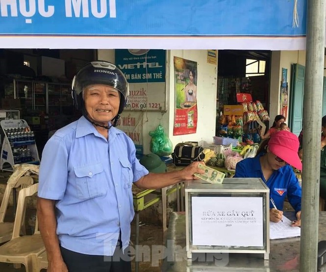 Tuổi trẻ Lữ đoàn 368 rửa xe gây quỹ khuyến học - ảnh 3