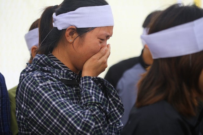 The tearful day of October 20 of Major General Hung's mother and wife - photo 4