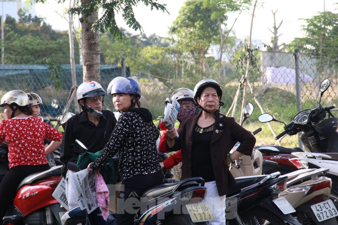Gần 10.000 thí sinh Đà Nẵng đi thi trong thời tiết nóng bứcGần 10.000 thí sinh Đà Nẵng đi thi trong thời tiết nóng bức - ảnh 7