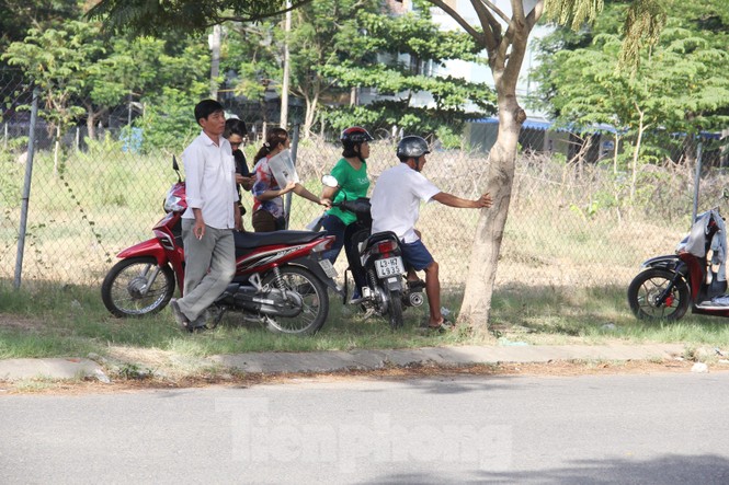 Gần 10.000 thí sinh Đà Nẵng đi thi trong thời tiết nóng bứcGần 10.000 thí sinh Đà Nẵng đi thi trong thời tiết nóng bức - ảnh 8