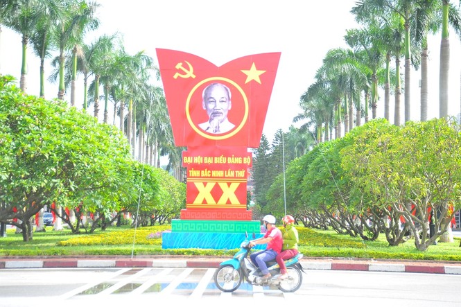 Thành phố Bắc Ninh rực rỡ cờ hoa trước giờ Đại hội Đảng bộ tỉnh - ảnh 2