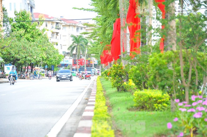 Thành phố Bắc Ninh rực rỡ cờ hoa trước giờ Đại hội Đảng bộ tỉnh - ảnh 7