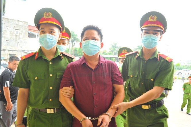 Phiên tòa xử chủ quán làm nhục khách ở Bắc Ninh chật kín người chứng kiến - ảnh 2