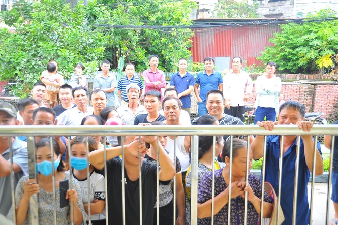 Phiên tòa xử chủ quán làm nhục khách ở Bắc Ninh chật kín người chứng kiến - ảnh 6