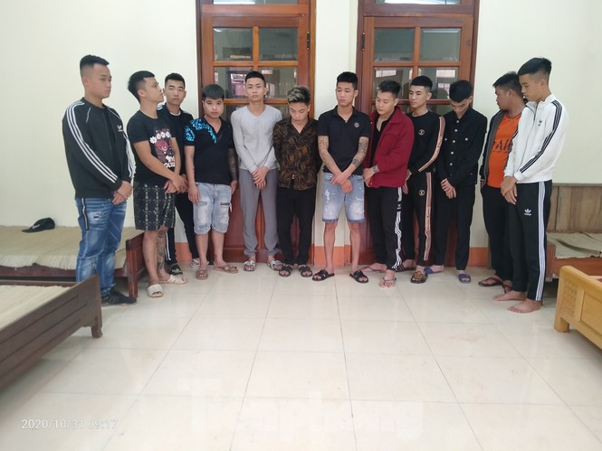 Bắt giữ hai nhóm “hỗn chiến” vì tranh giành bảo kê nhân viên quán hát - ảnh 1