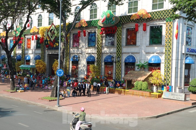Người Sài Gòn háo hức trải nghiệm xe buýt 2 tầng mui trần lần đầu xuất hiện - ảnh 12
