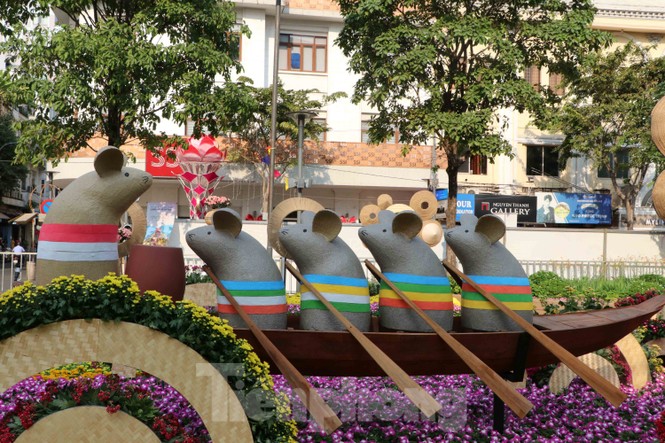 Cận cảnh đường hoa Nguyễn Huệ Tết Nguyên đán 2020 trước giờ khai hội - ảnh 4