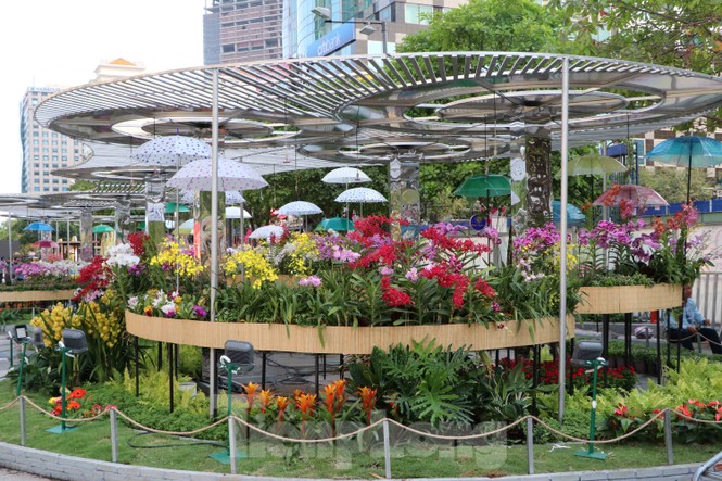 Cận cảnh đường hoa Nguyễn Huệ Tết Nguyên đán 2020 trước giờ khai hội - ảnh 5