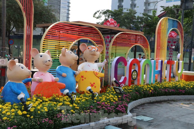 Cận cảnh đường hoa Nguyễn Huệ Tết Nguyên đán 2020 trước giờ khai hội - ảnh 10