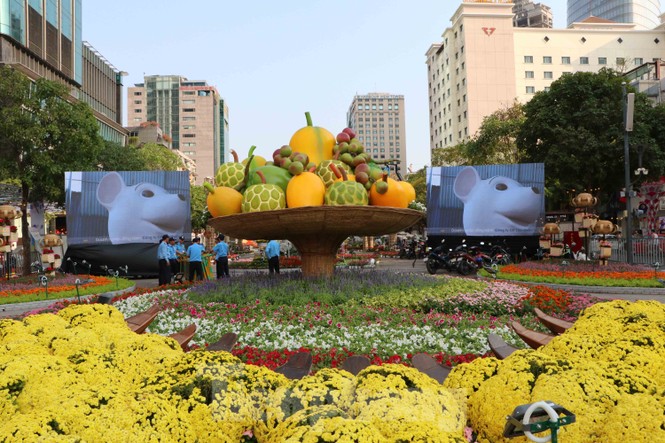 Cận cảnh đường hoa Nguyễn Huệ Tết Nguyên đán 2020 trước giờ khai hội - ảnh 12