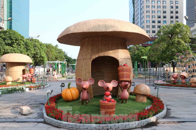 Cận cảnh đường hoa Nguyễn Huệ Tết Nguyên đán 2020 trước giờ khai hội - ảnh 14