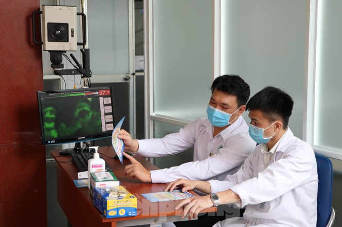 Kiểm soát thân nhiệt khách đi tàu hỏa đến ga Sài Gòn để phòng virus corona - ảnh 6