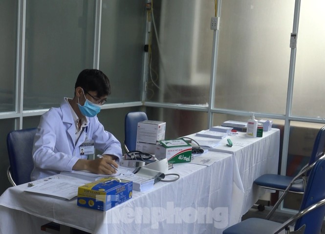 Kiểm soát thân nhiệt khách đi tàu hỏa đến ga Sài Gòn để phòng virus corona - ảnh 12