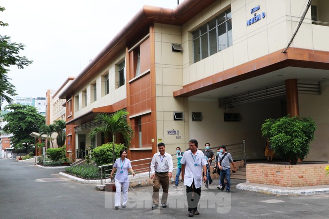 Bên trong khu cách ly điều trị người đàn ông nhiễm nCoV ở bệnh viện Nhiệt đới - ảnh 1