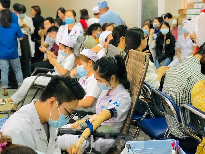 Bác sĩ bệnh viện Từ Dũ tham gia hiến máu mùa dịch Covid-19 - ảnh 3
