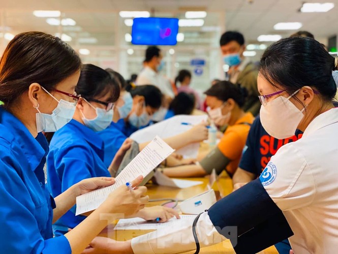 Bác sĩ bệnh viện Từ Dũ tham gia hiến máu mùa dịch Covid-19 - ảnh 4