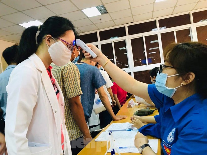 Bác sĩ bệnh viện Từ Dũ tham gia hiến máu mùa dịch Covid-19 - ảnh 2