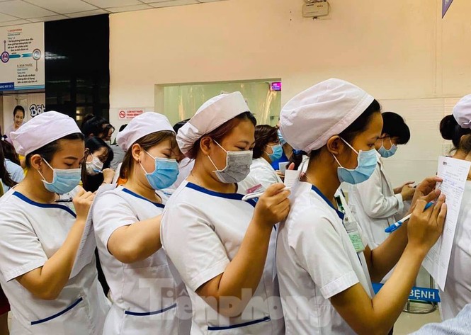 Bác sĩ bệnh viện Từ Dũ tham gia hiến máu mùa dịch Covid-19 - ảnh 5