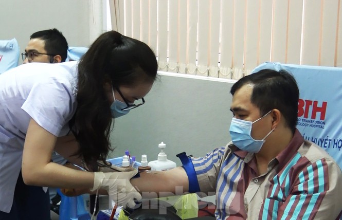 Bác sĩ bệnh viện Từ Dũ tham gia hiến máu mùa dịch Covid-19 - ảnh 10