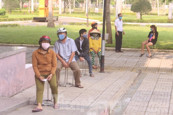 Cây “ATM gạo” đầu tiên ở Đà Nẵng hỗ trợ người dân khó khăn - ảnh 3