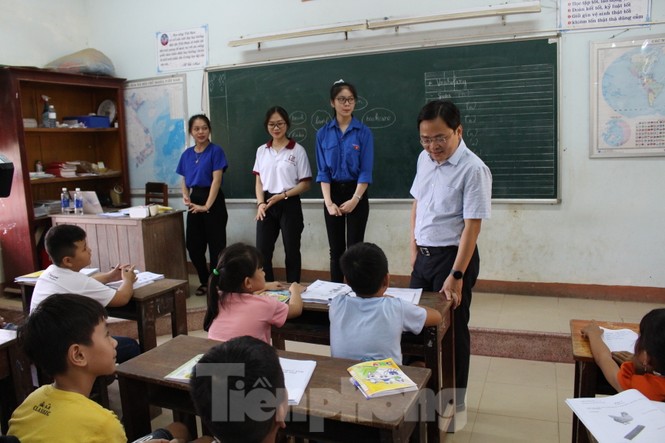 TƯ Đoàn thăm, tặng quà các chiến sĩ tình nguyện hè tại Đà Nẵng - ảnh 3