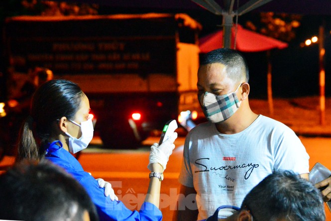 ‘Trắng đêm, xuyên ngày’ hỗ trợ các chốt chặn - ảnh 6