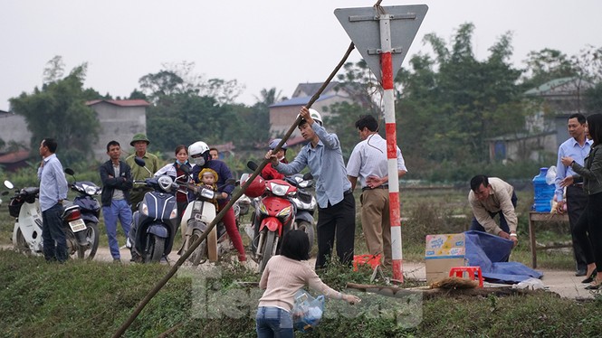 Hình ảnh người dân Nam Sơn tháo lều bạt sau đối thoại với chính quyền - ảnh 6