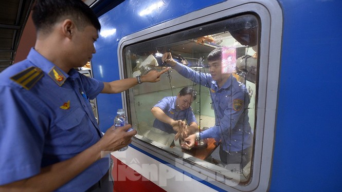 Bình yên những đoàn tàu cuối năm - ảnh 3