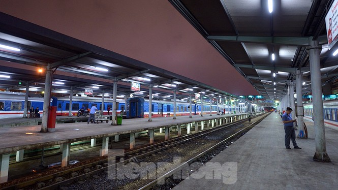 Bình yên những đoàn tàu cuối năm - ảnh 12
