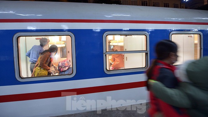 Bình yên những đoàn tàu cuối năm - ảnh 16