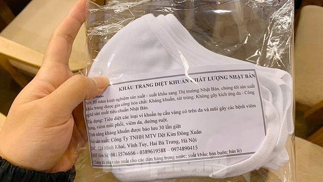 Chỉ sau khoảng nửa tiếng mở hàng, cả ngàn sản phẩm đã được bán sạch. Cửa hàng thông báo đến khách hàng khoảng một giờ sau sẽ có hàng thêm, tuy nhiên số lượng vẫn hạn chế do xưởng chưa sản xuất kịp. - ảnh 9