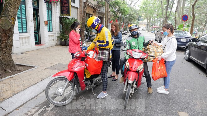 Buổi sáng đầu tiên ở phố Trúc Bạch sau khi dỡ chốt cách ly dịch Covid-19 - ảnh 5