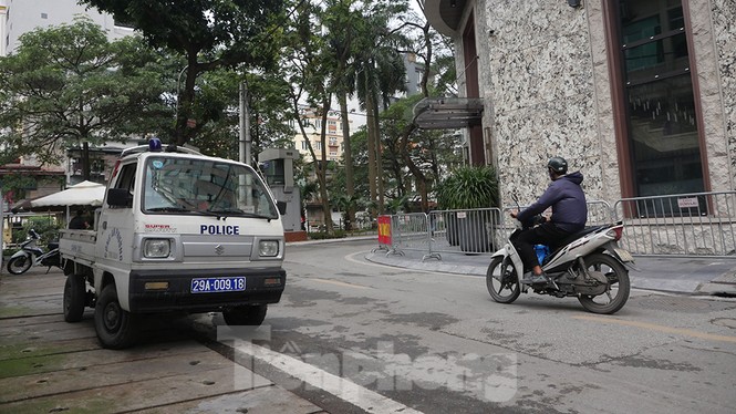 Buổi sáng đầu tiên ở phố Trúc Bạch sau khi dỡ chốt cách ly dịch Covid-19 - ảnh 11