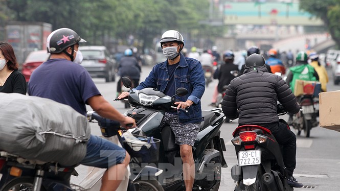 Người dân chủ quan, giao thông Hà Nội không có dấu hiệu 'cách ly toàn xã hội' - ảnh 7