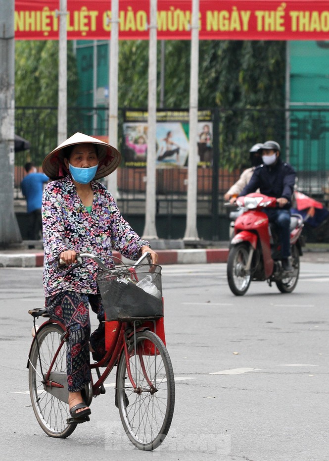 Người dân chủ quan, giao thông Hà Nội không có dấu hiệu 'cách ly toàn xã hội' - ảnh 8
