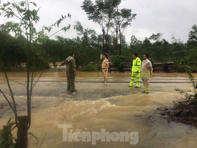 Đường sắt bắc nam đã thông trở lại sau sự cố sạt lở, tàu trật bánh, đứt toa ở Quảng Trị - ảnh 6