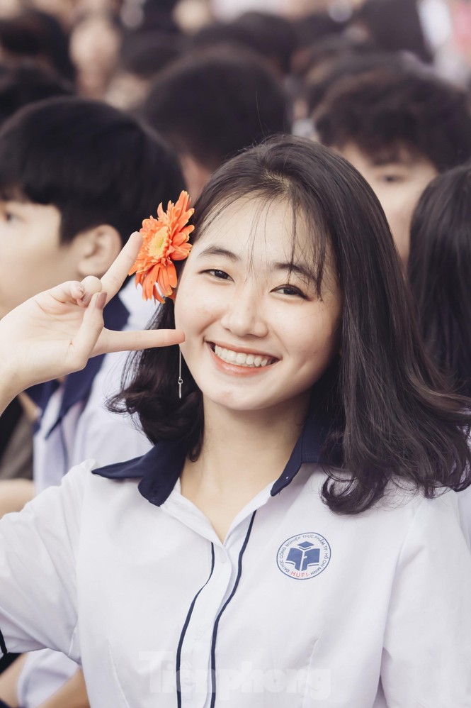 Hình ảnh nữ sinh rạng ngời trong ngày khai giảng - ảnh 5