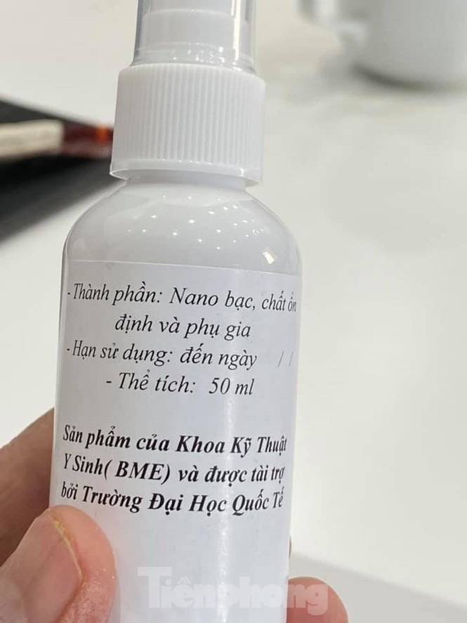 Trường ĐH bào chế nước rửa tay khô phục vụ cộng đồng phòng ngừa virus corona - ảnh 3