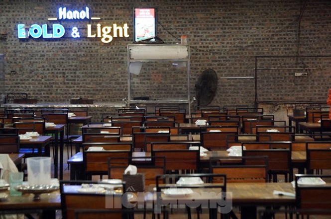 Nhiều quán nhậu ở Hà Nội giảm 70% khách tới uống bia, rượu - ảnh 3
