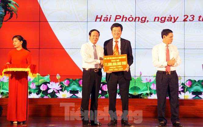 TP Hải Phòng kêu gọi được 120 tỷ đồng ủng hộ miền Trung - ảnh 2