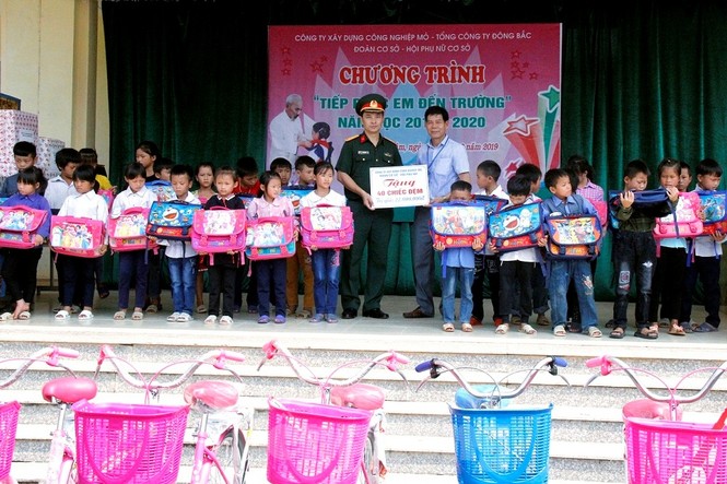 Đoàn viên áo lính ‘Tiếp bước em đến trường’ năm học mới - ảnh 1