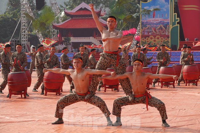 Đại tướng Ngô Xuân Lịch đánh trống khai mạc Ngày hội quân dân - ảnh 7