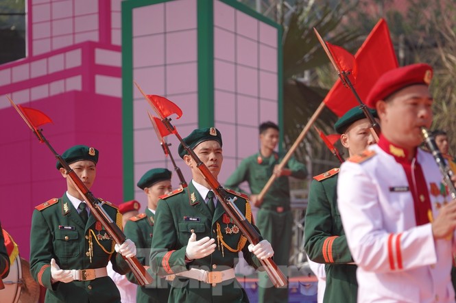 Đại tướng Ngô Xuân Lịch đánh trống khai mạc Ngày hội quân dân - ảnh 9
